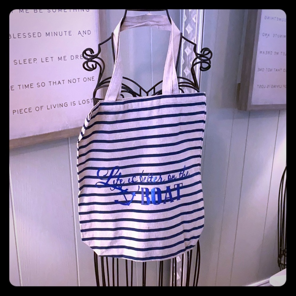Custom made TOTE 𝒜𝓏𝓏𝓎’𝓈 𝒞𝓁ℴ𝓈ℯ𝓉👜 NWOT